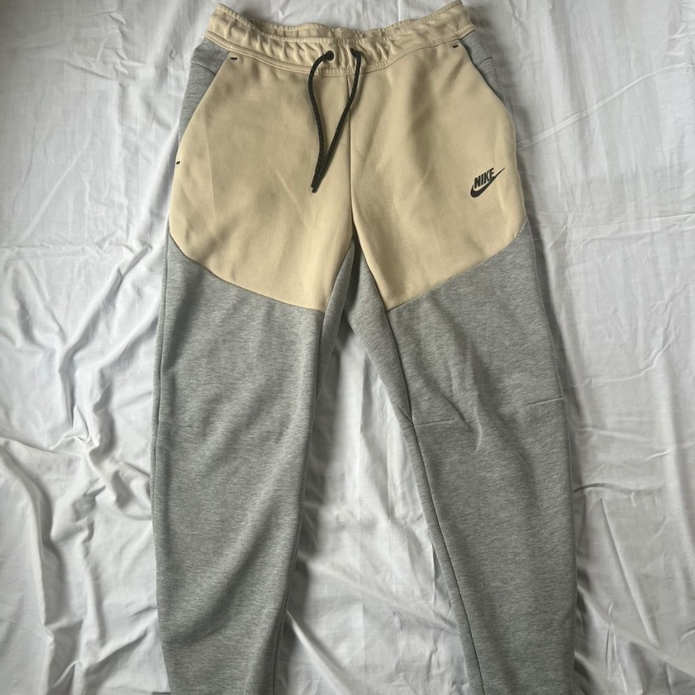 Nike tech fleece pants